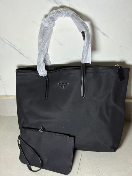 Sac à main élégant avec pochette