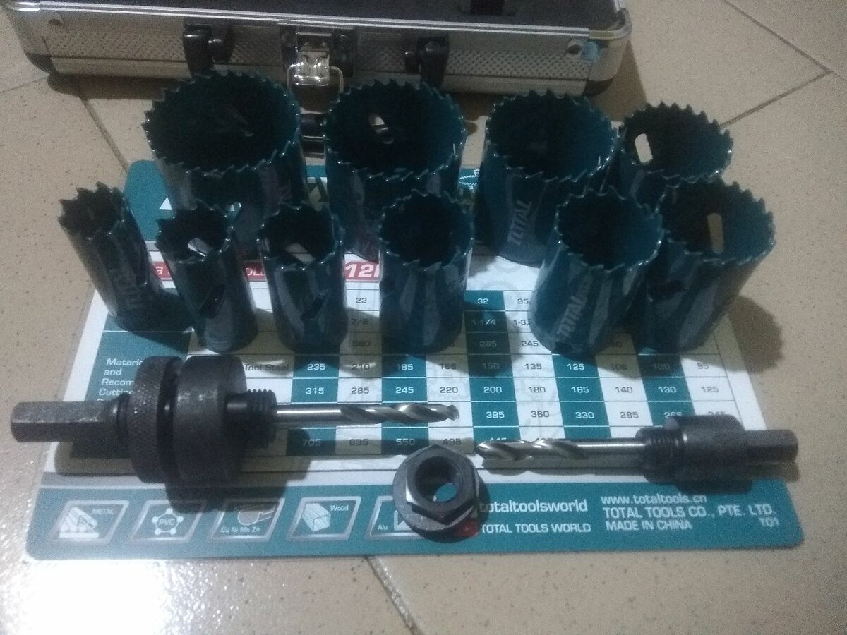 Total Set de Scies Cloche Métal 12pcs