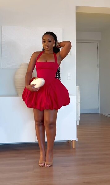 Robe rouge courte et élégante pour femme