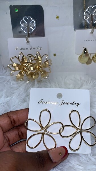 Boucles d'oreilles florales dorées