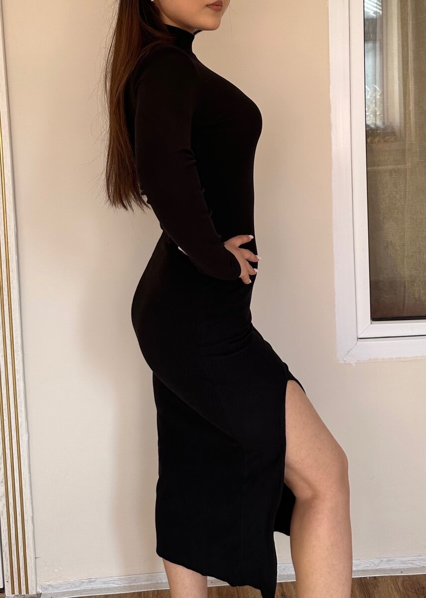 платье длинное с вырезом