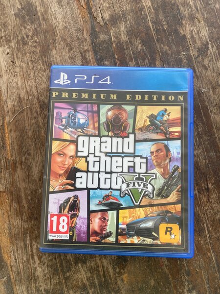 Cd de ps4 gtaV et fifa 23