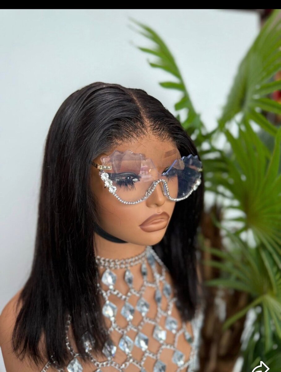 Perruque naturelle noire élégante