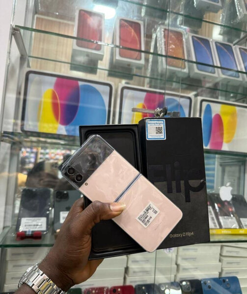 Samsung Galaxy Z Flip4 Rose