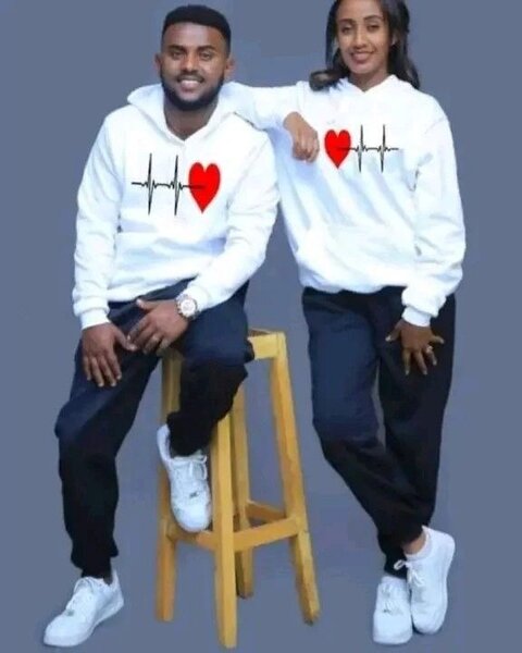 Sweat à capuche cœur pour couple