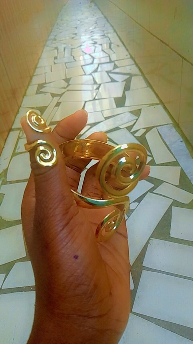 Bracelet élégant doré