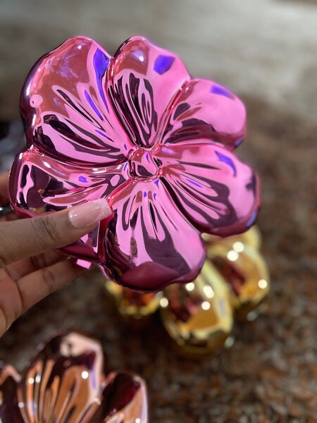 Flower shape clutch