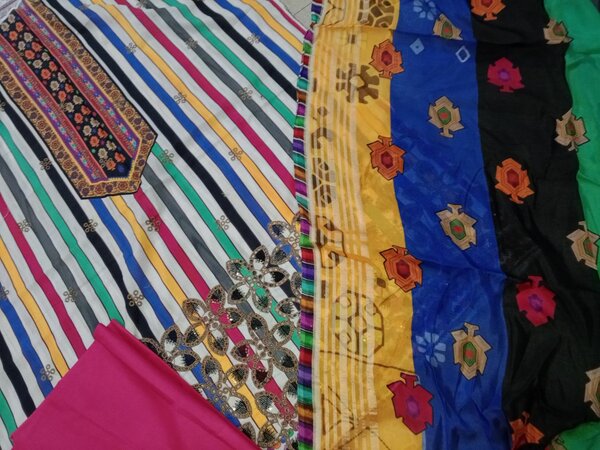 Fizza collection print embroided lawn