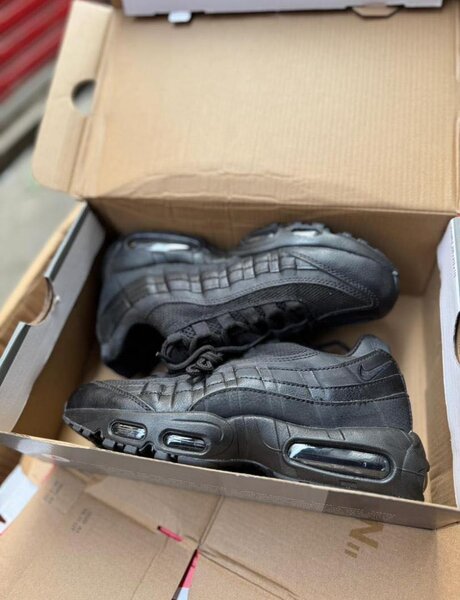 All black airmax 95