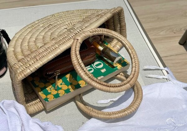 Panier en paille rond élégant