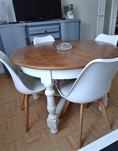 Table à manger ronde moderne