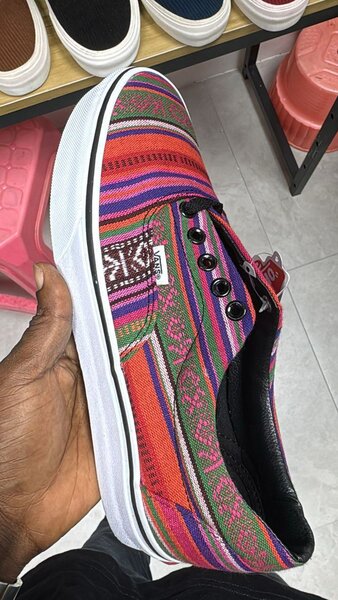 Baskets colorées en toile