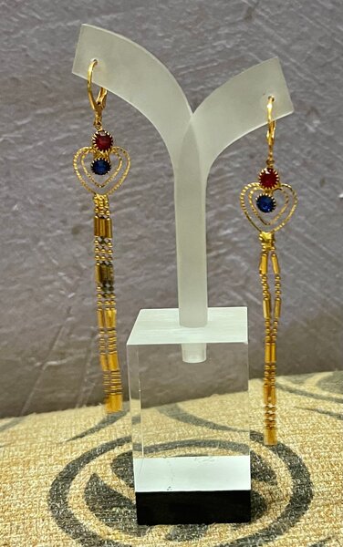 Boucles d'oreilles dorées élégantes