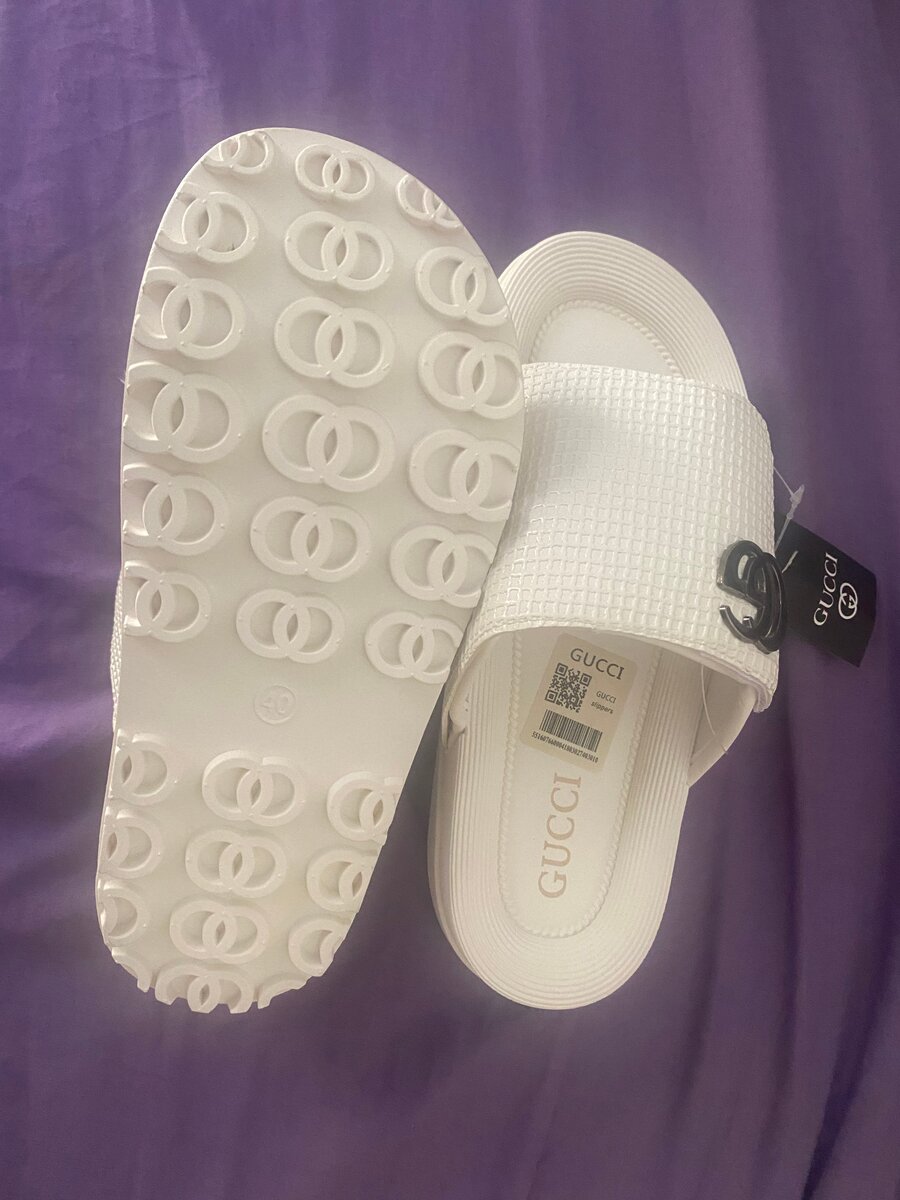 Claquettes Gucci blanches