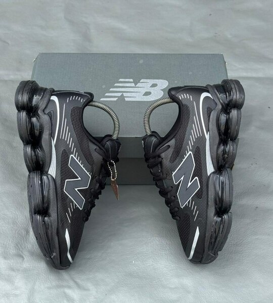 Chaussures de sport noires modernes