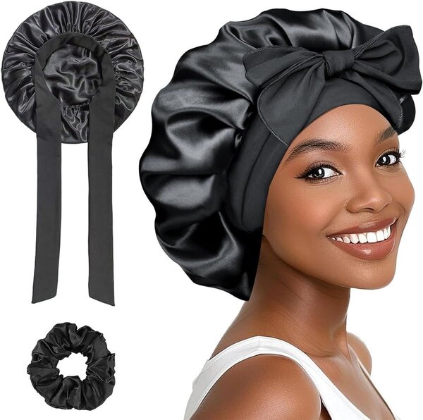Bonnet en satin ajustable