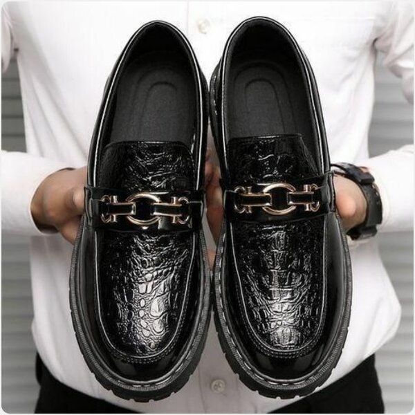 Mocassins noirs en cuir brillant