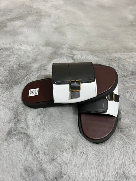 Tongs en cuir élégantes