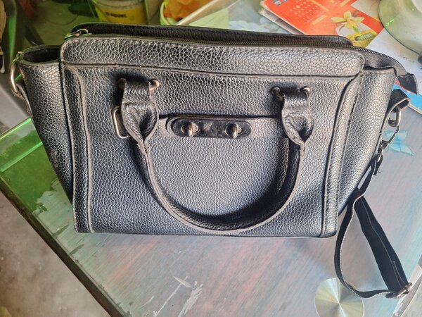 Sac à main cuir noir élégant