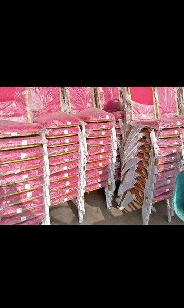 Chaises pliantes roses élégantes