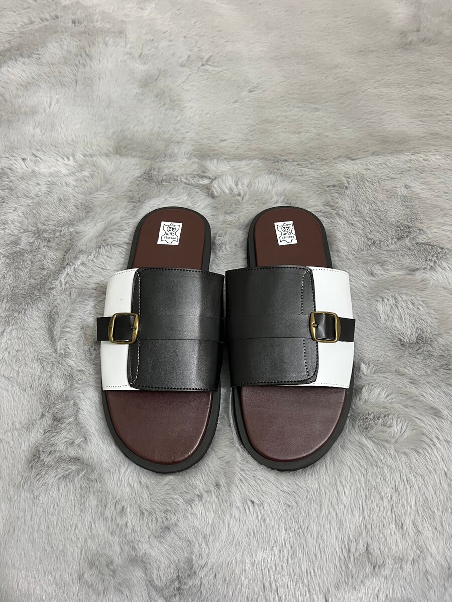 Tongs en cuir élégantes