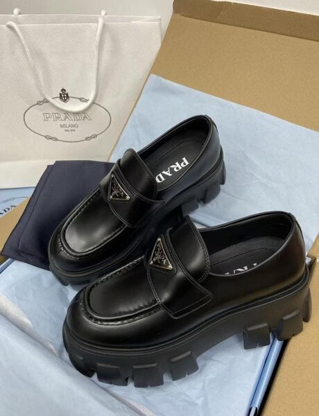 Chaussure Prada unisexe