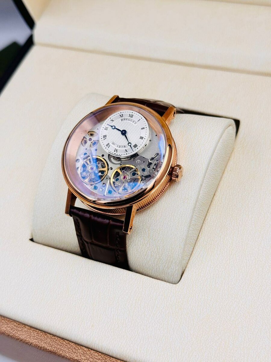 Montre squelette en or