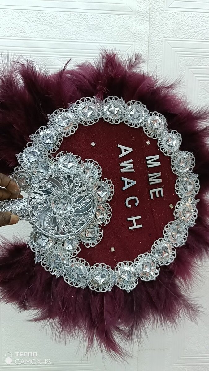 Éventails de cérémonie personnalisés