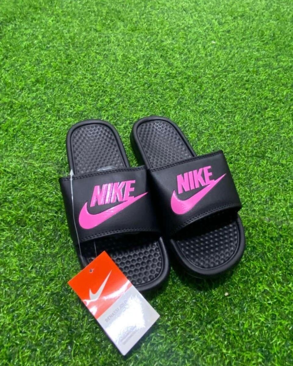 Nike Victori slides