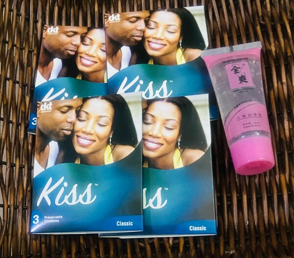 12 Preservatifs+ 1 lubrifiant