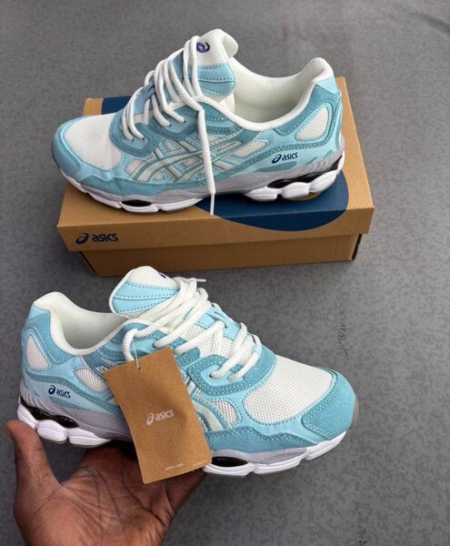 Chaussures ASICS bleu et blanc