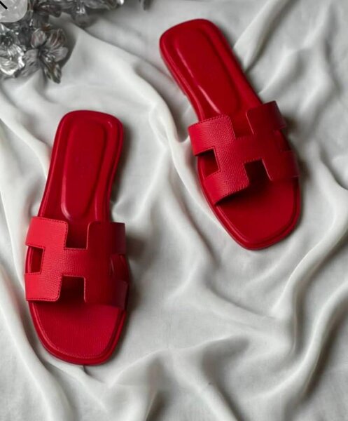 Sandales rouges élégantes