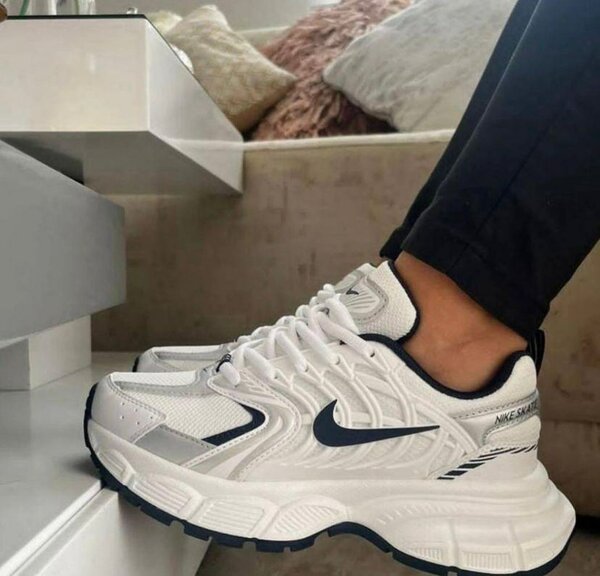 Baskets de sport Nike blanches