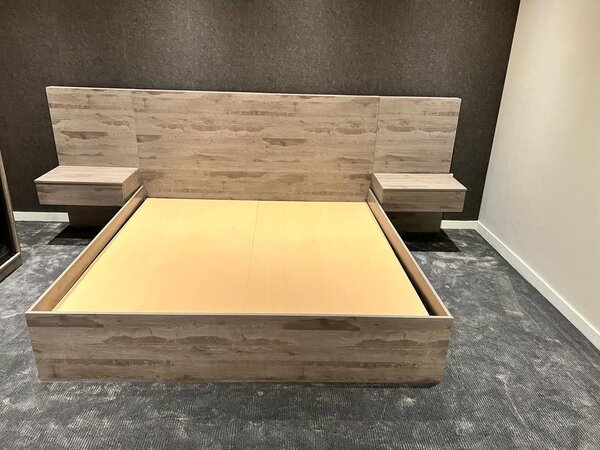 Lit double moderne en bois