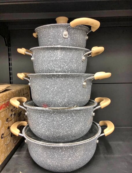 Batterie de cuisine antiadhésive