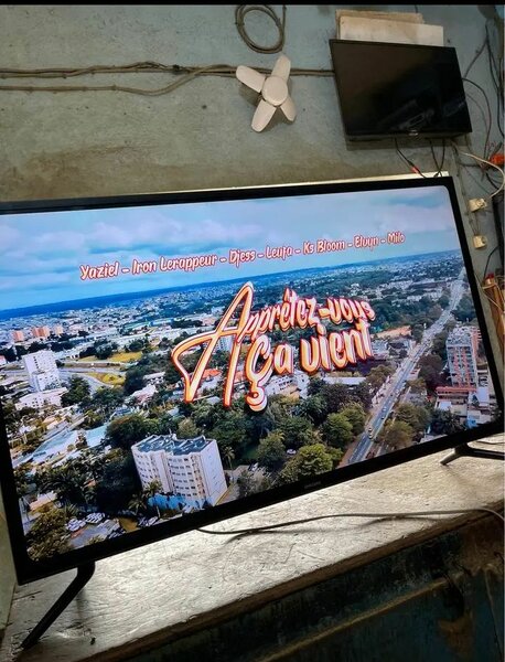 Télévision LED 4K 55 pouces