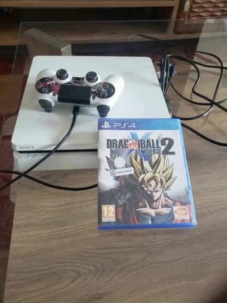 Console PS4 avec jeu DBZ