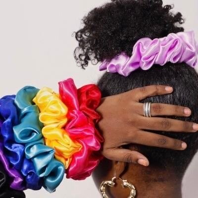 Chouchous en soie colorés