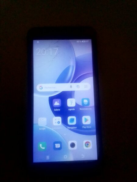 Smartphone Infinix moderne