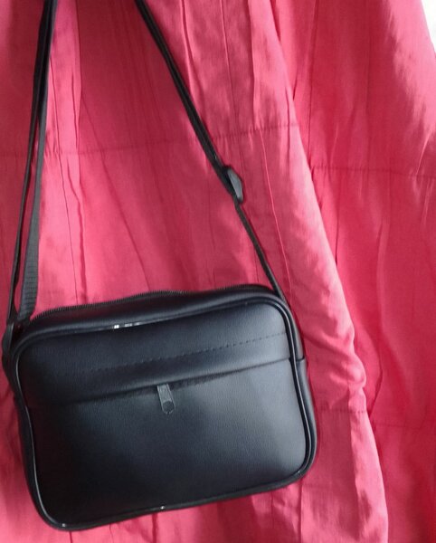 Sac bandoulière noir élégant