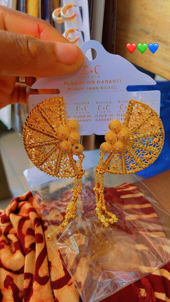 Boucles d'oreilles dorées chic