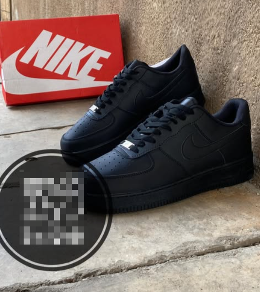 NIKE VERIFIED SNEAKER