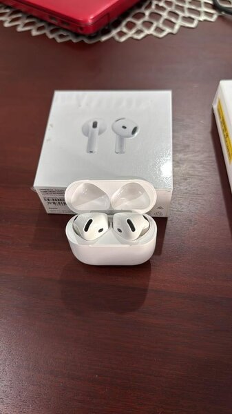 AirPods 4