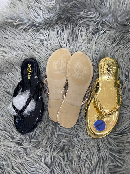 Tongs élégantes en cuir