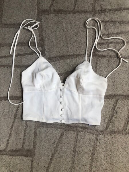 Top blanc à bretelles fines