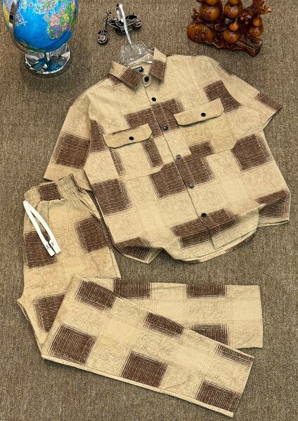 Tenue décontractée à carreaux