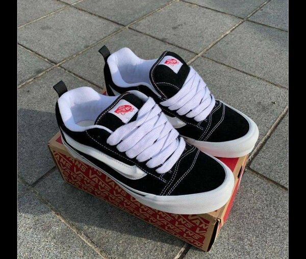 Baskets en toile noire