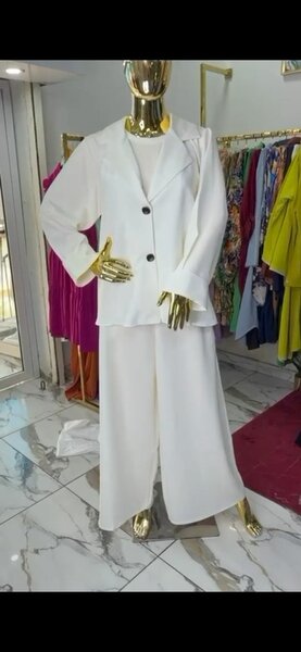 Ensemble pantalon et veste blanche pour femme