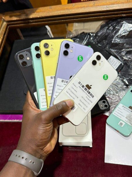 iPhone 11 64giga casineuf colis importé