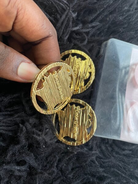 Boutons dorés décoratifs